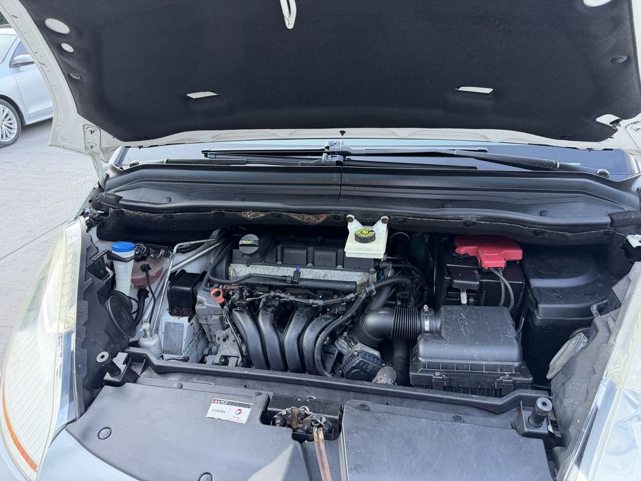 Продам семейный автомобиль