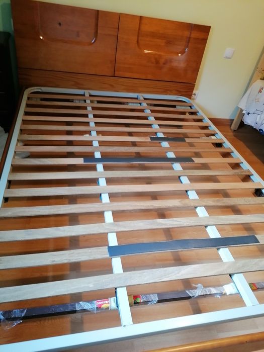 Cama de casal 140x190 com estrado sem colchão