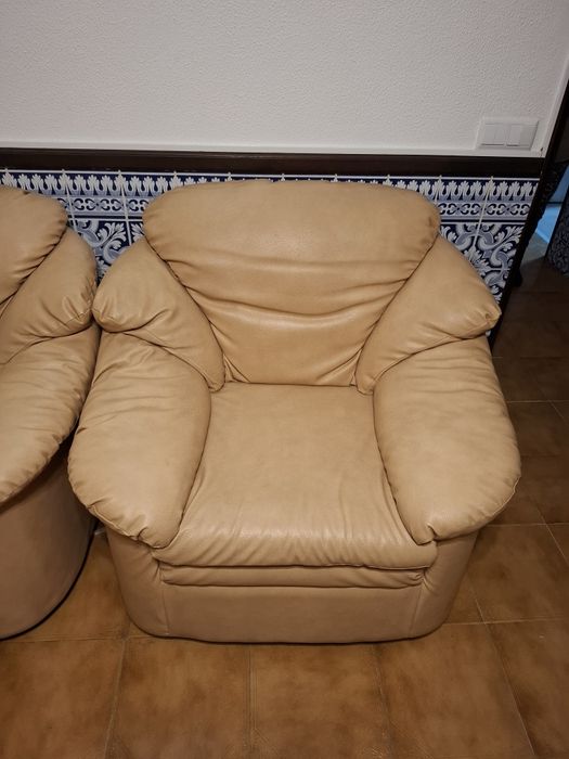 Vendo conjunto de sofás em pele