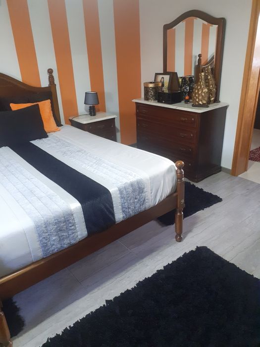 Vende se quarto de casal