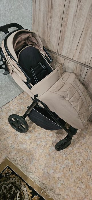 Прогулянкова коляска CARRELLO Bravo