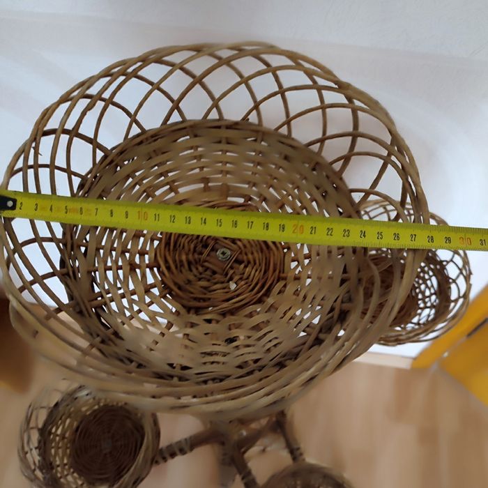 Подставка для цветов из лозы