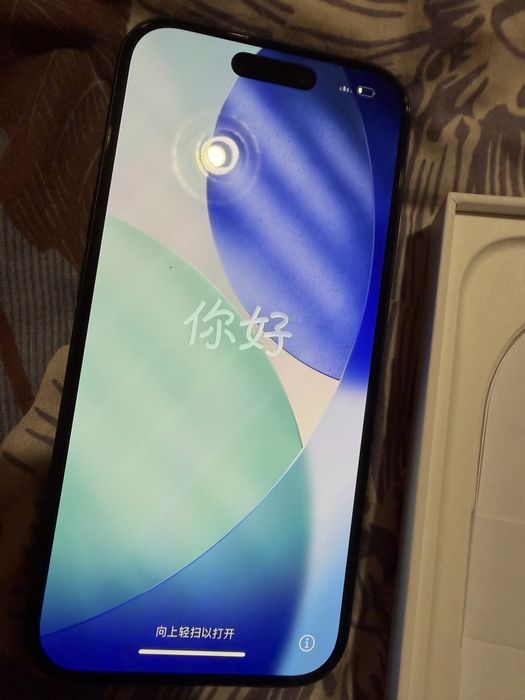 iPhone 16-й в чорному колірі