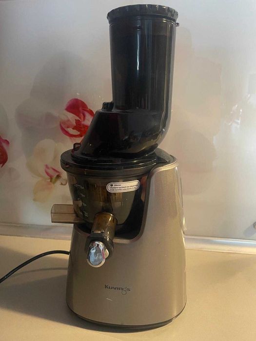 Wyciskarka wolnoobrotowa do soków KUVINGS C9500S