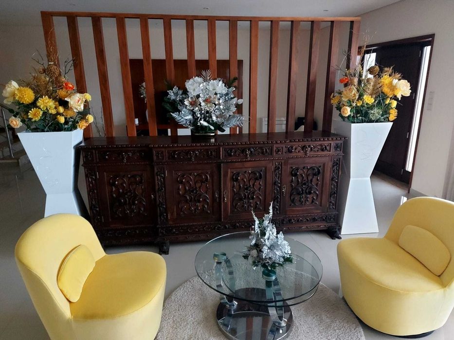 Aparador em carvalho trabalhado