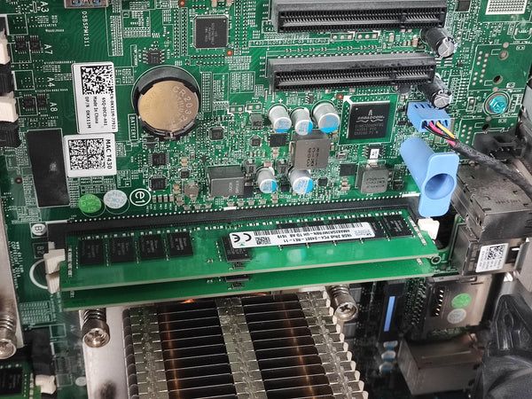 Dell EMC PowerEdge T430 Dual Xeon E5 2620 v4 32GB DDR4 Sem Caddies