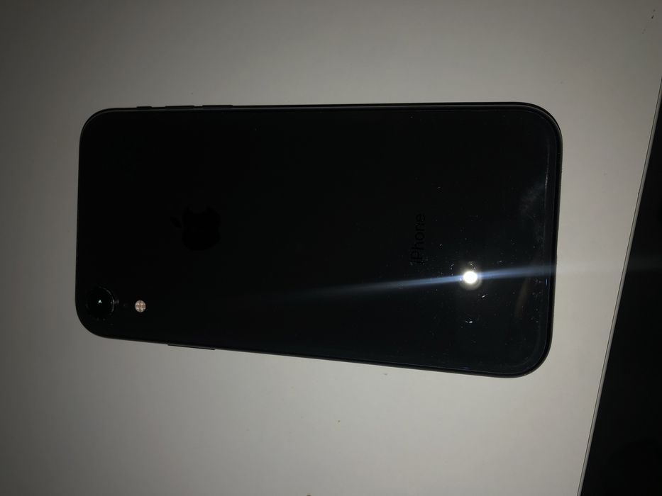 Продам телефон айфон xr на 64гб