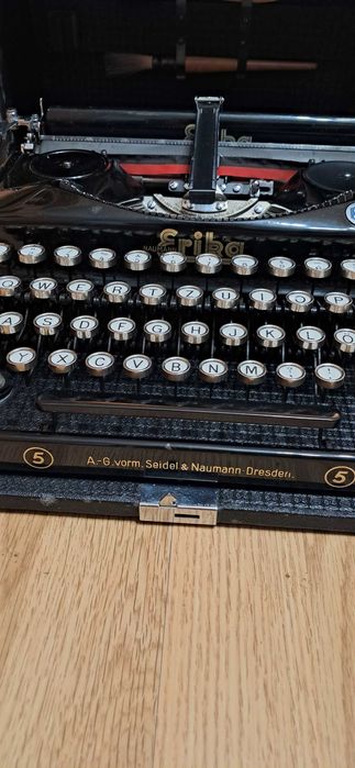 Stara przedwojenna maszyna do pisania , piekny stan