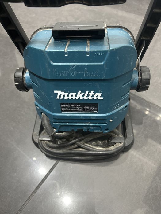 Makita lampa  DML 805 z bateria w ladnym stanie
