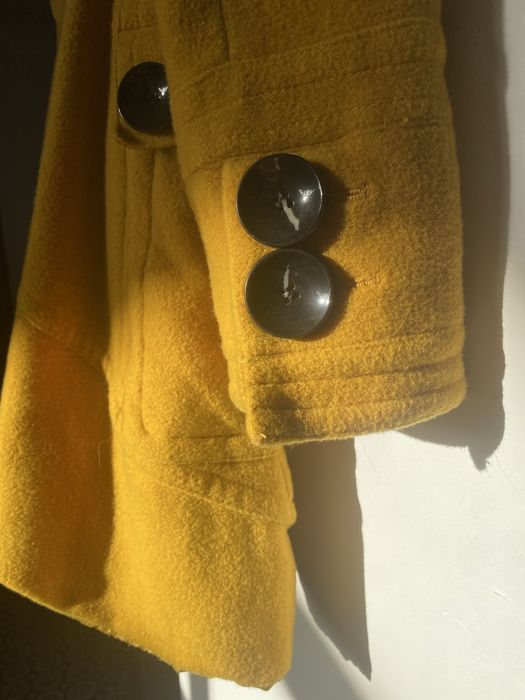 Płaszcz wełniany Cache Cache z paskiem i kołnierzem żółty