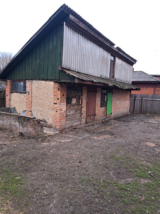 Пів будинку  вул.Поштова10