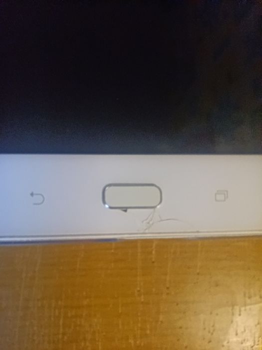 Планшет Asus ZenPad P027, 9",  4 gb/64 gb + слот micro SD, android 7. Справний, має ушкодження скла нижче кнопки Home.