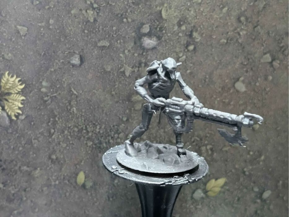 Rapaz Esqueleto Assustador com Pistola de Água