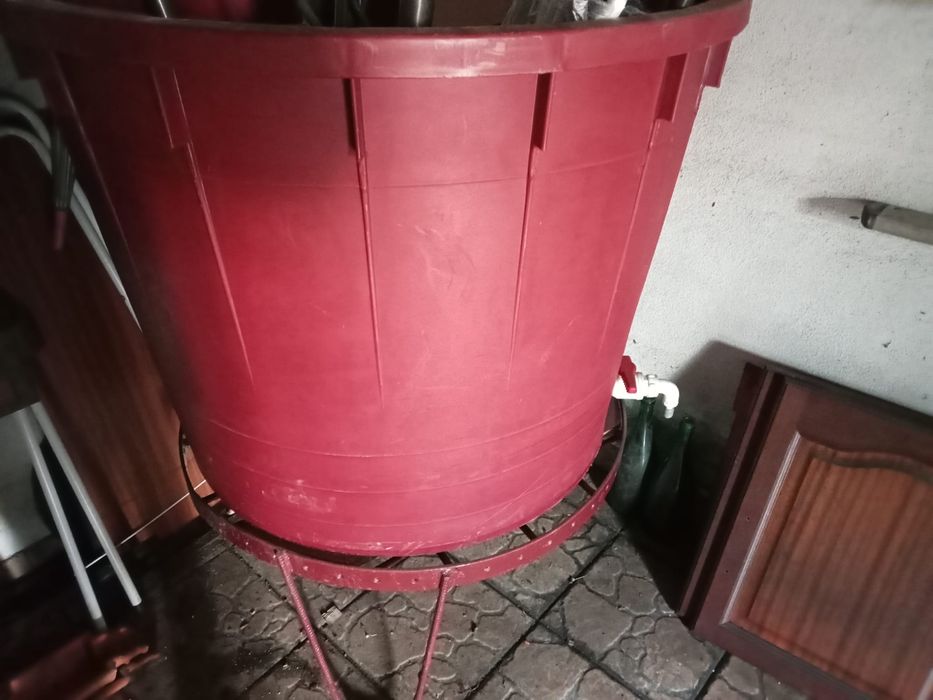 Dorna de 500 litros + suporte metalico