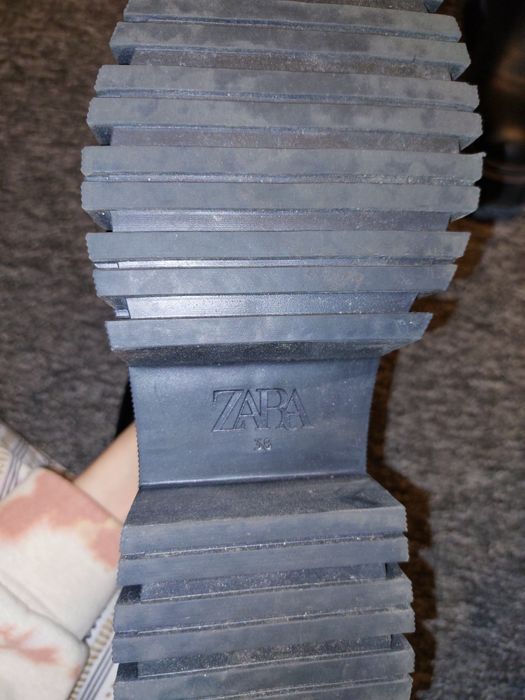 Kozaki Zara za kolano