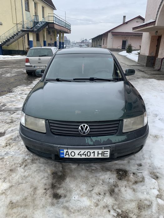 Пассат б5  1.8 бензин простий без турбіни.