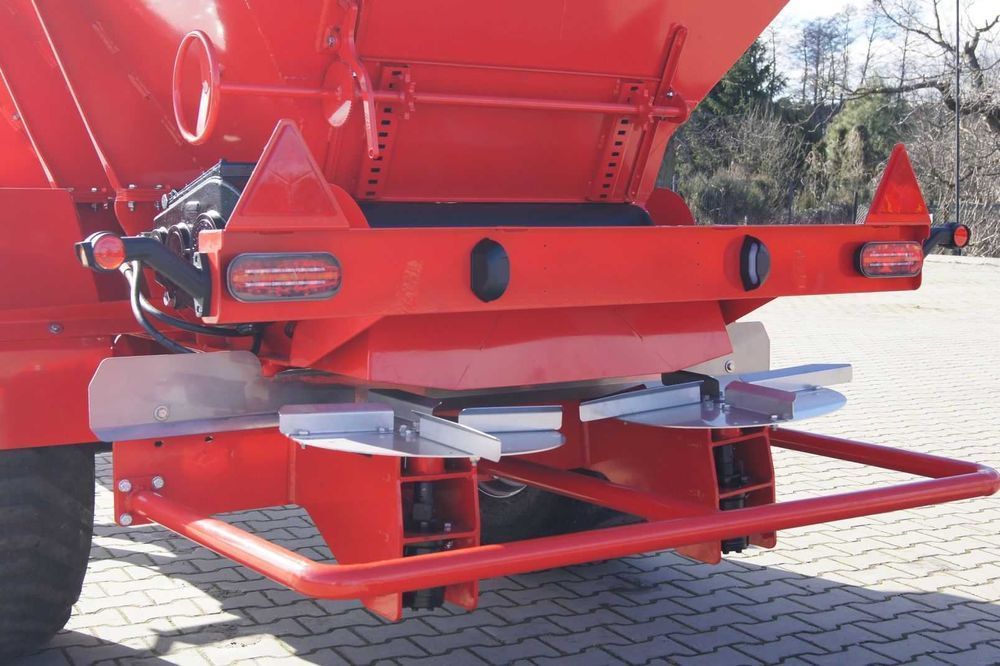 Rozsiewacz RCW piast taśmowy do wapna soli PLJR05 5 ton piaskarka