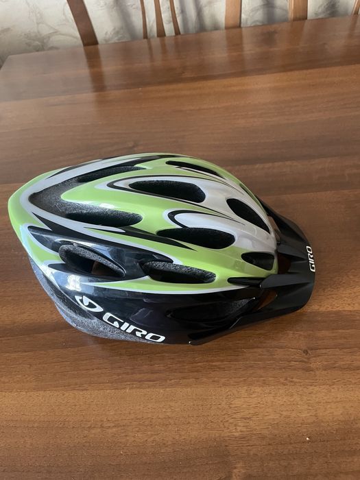 Велосипедний шолом GIRO