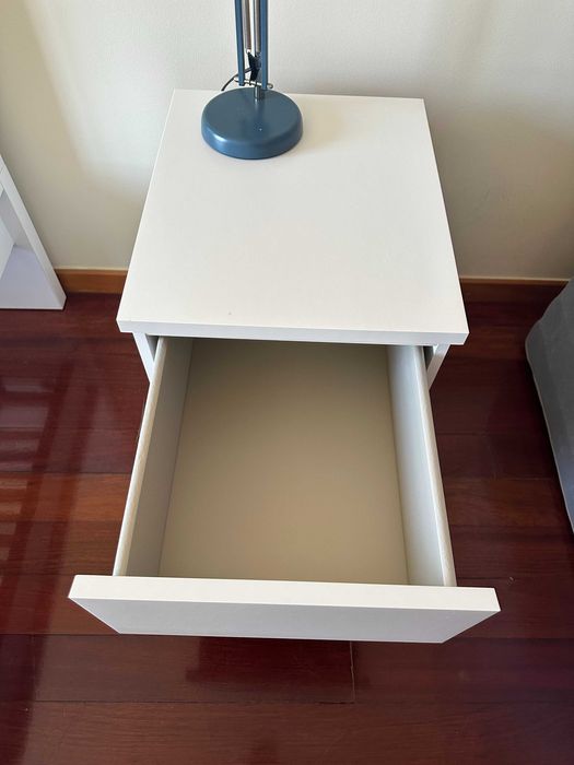 cómoda com 2 gavetas branca