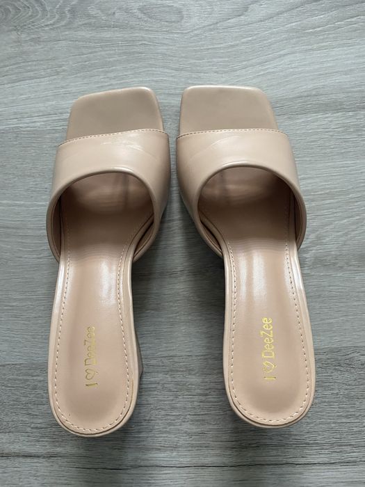 Klapki kolor nude r. 39 DeeZee