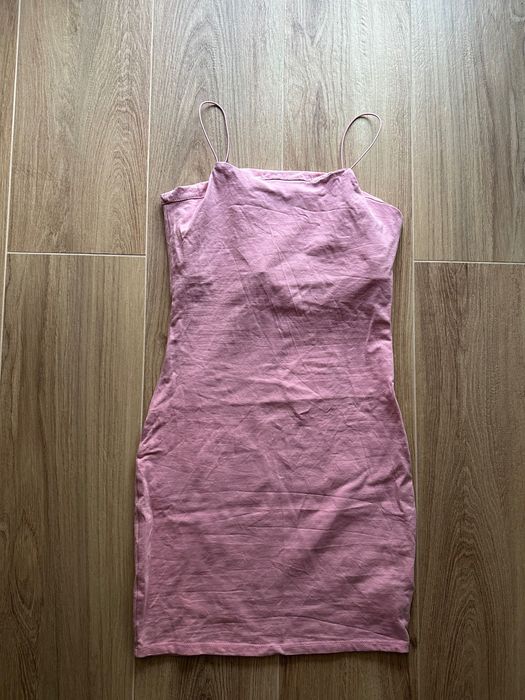 Sukienka różowa marki Sinsay