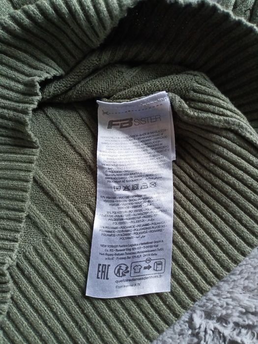 Crop top z długim rękawem oliwkowy khaki