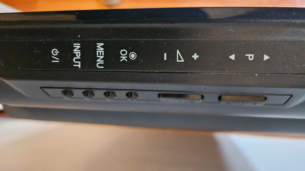 LG TV 32 inches - with remote control