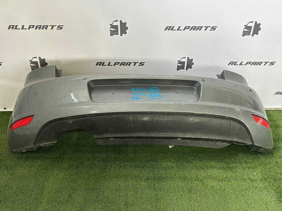 Задній бампер  VW GOLF VI HB