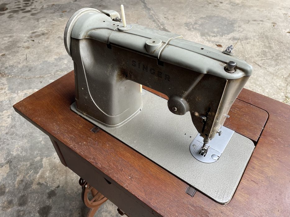Máquina de Costura Singer