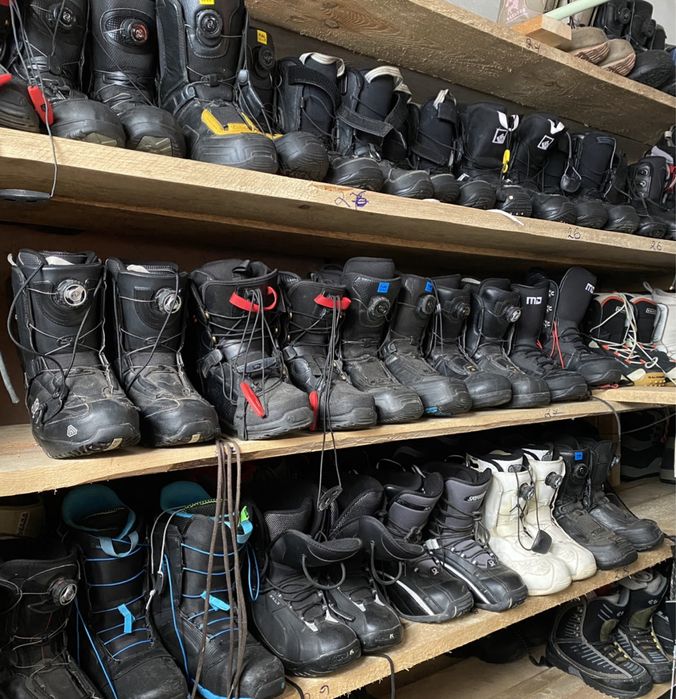 Прокат Лиж Сноубордів ботінків шоломів