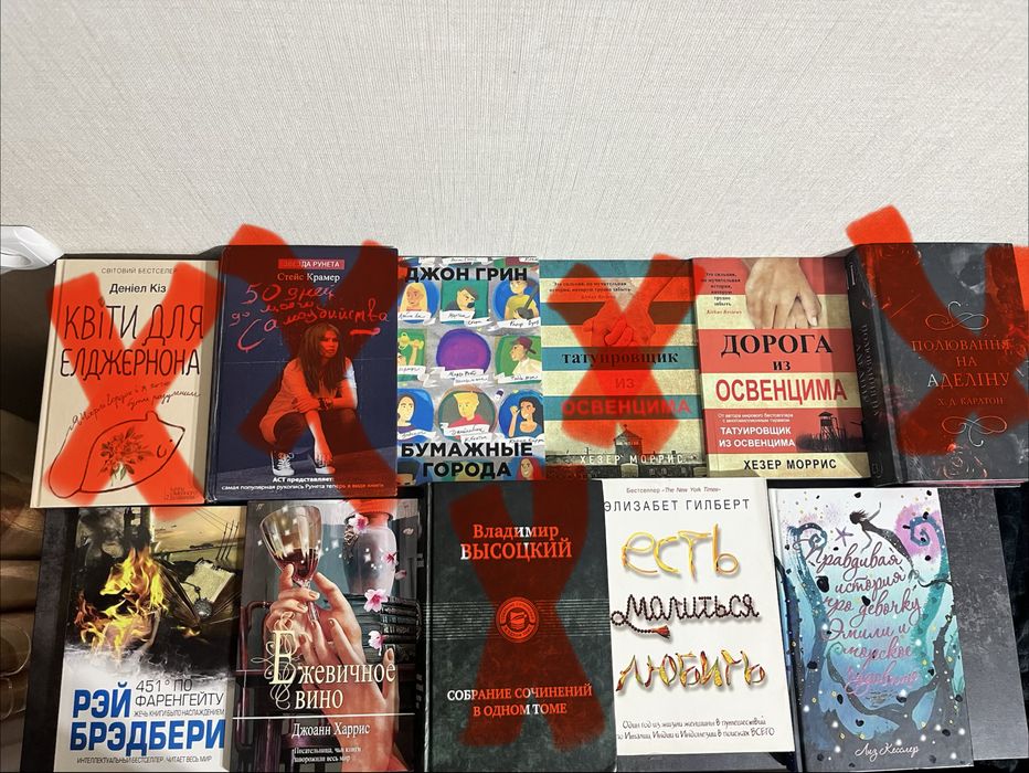 Книжки різні.