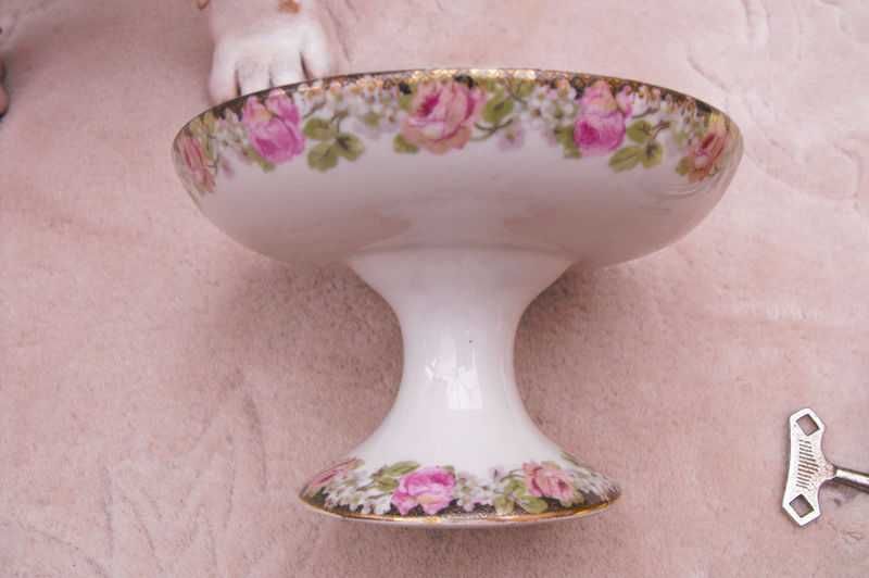 Taça de Fruta com Flores da Rússia com 100 anos