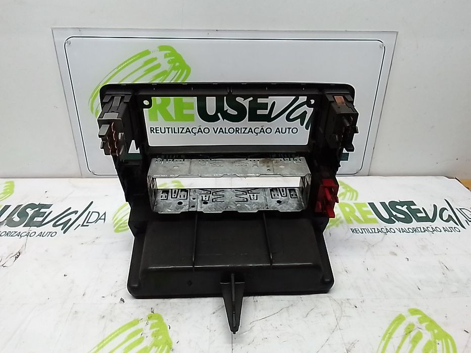 Embelezador de Radio VOLKSWAGEN Passat (3B2)