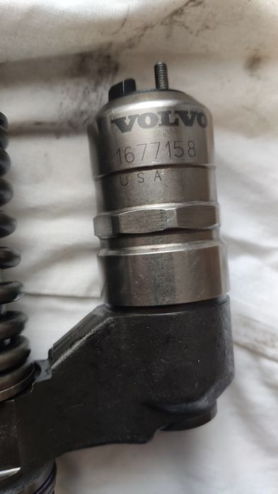 Продаю форсунки Volvo FH 12 380