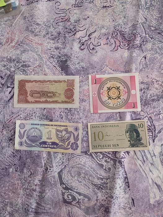 Várias notas de vários países