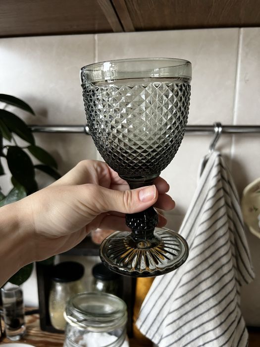 Бокали сірі бокали для вина