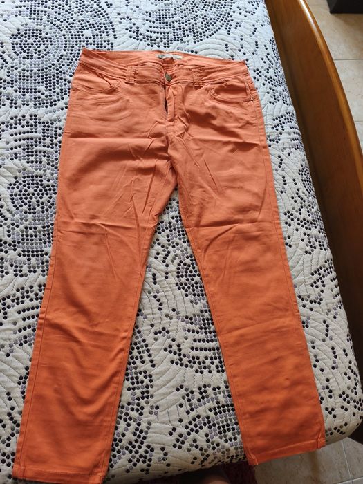 Calças cor de laranja