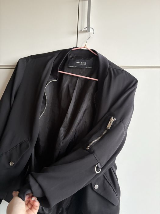 Бомбер Zara Basic чорного кольору size XS