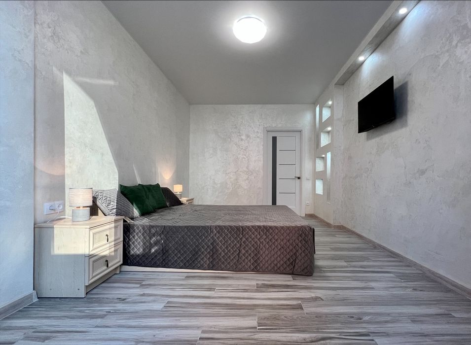 Світло парк, 2 пов, м. Видубичі 10 хв пішки, 1кімнатна