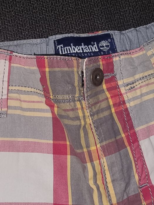 Calções Timberland. Menino. 3 anos. Veste grande