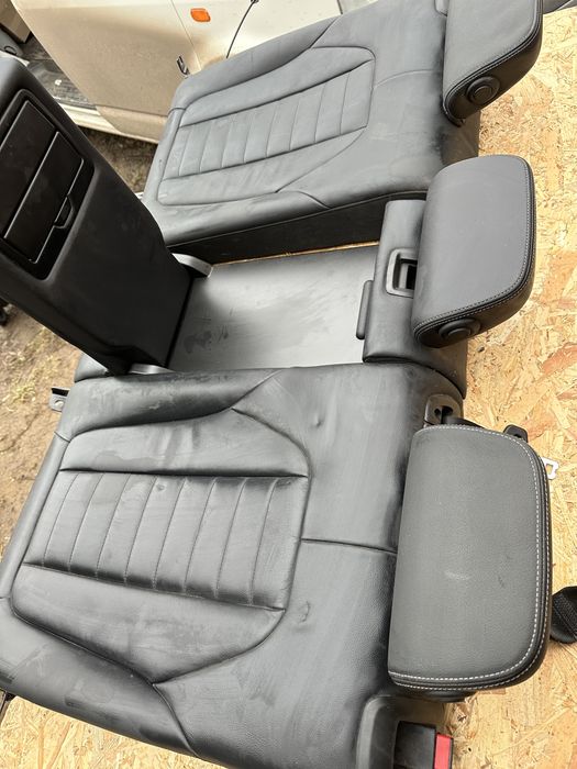 BMW X3 заднє сидіння