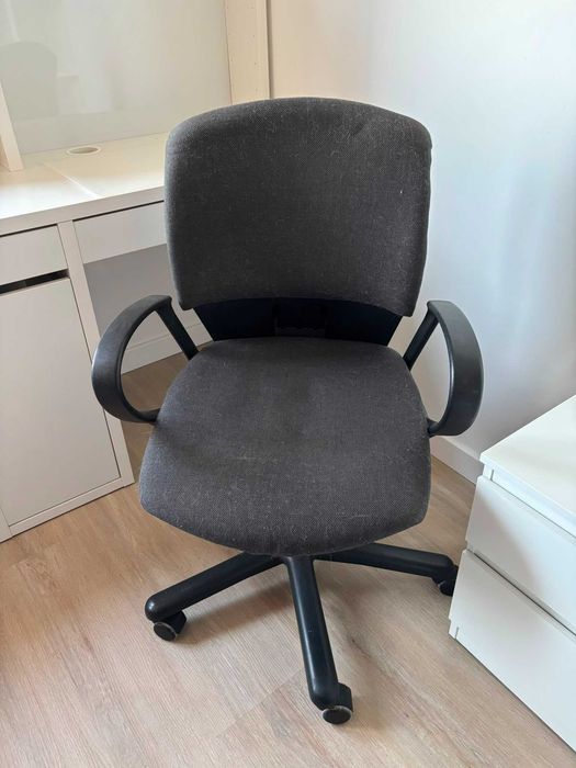 Vendo conjunto secretária e cadeira escritorio