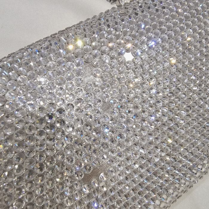 Клатч  со стразами в камнях