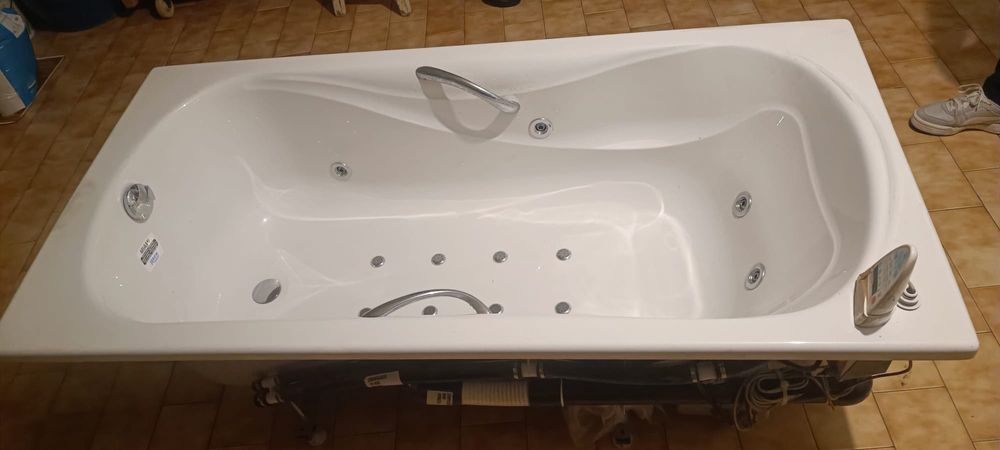 Banheira com Hidromassagem Roca