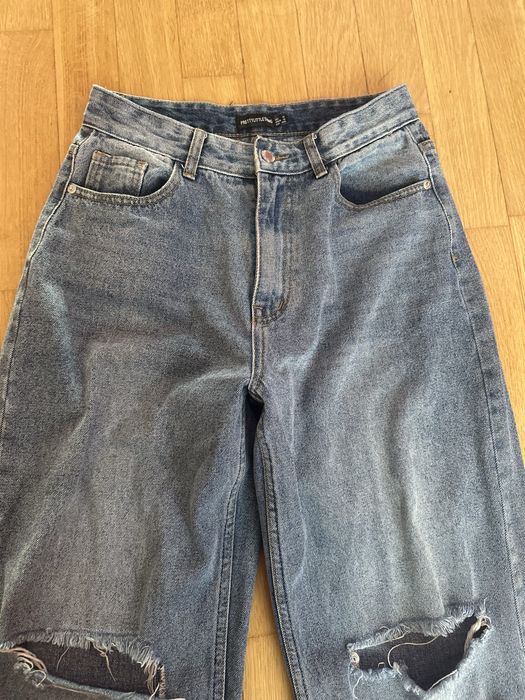 Широкі рвані джинси prettylittlething