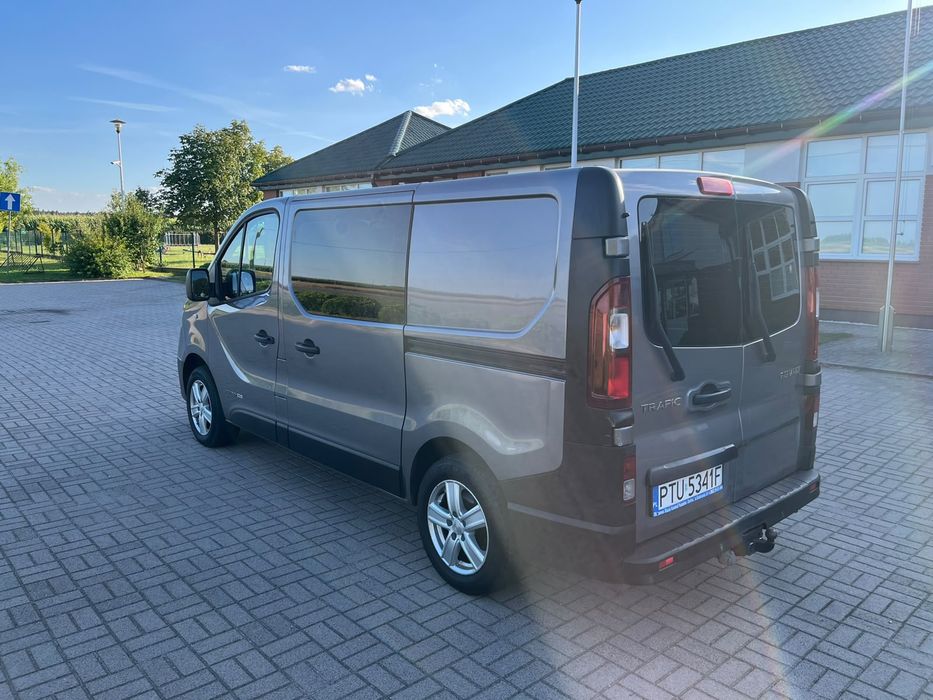Renault Trafic z roku 2015 rok produkcji .2 drzwi super stan