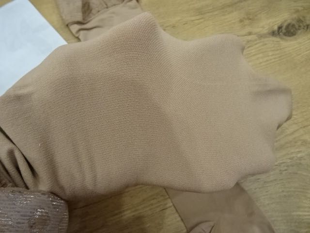 Samonośne pończochy kryjące nowe