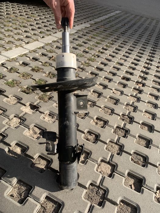 Амортизатор лівий поворотний кулак Range Rover Evogue 2015