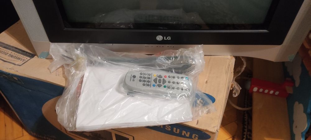 Телевізор LG 21FU2RLX