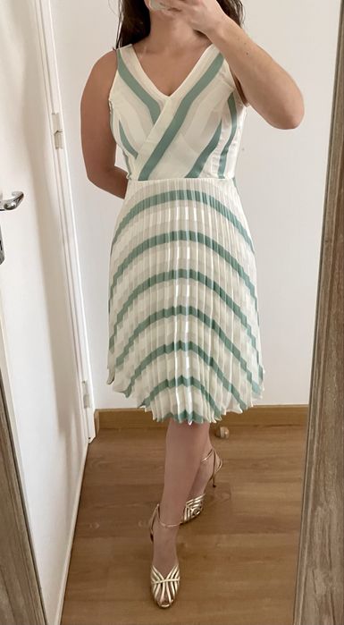 Vestido curto DorothyPerkins